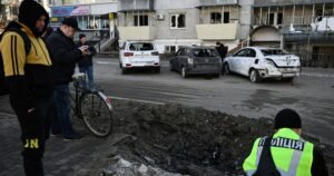 Ataque ruso en la región de Kiev mata a 4 personas e hiere al menos a 15 y suspende las conversaciones de paz