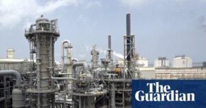 Los precios de la gasolina se disparan y el petróleo sube a medida que la guerra de Irán derriba a las bolsas mundiales | Guerra entre EEUU e Israel contra Irán