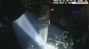 Un nuevo video captura el momento en que la policía disolvió una fiesta de los Patriots en un restaurante de Boston