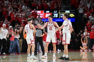 ¿”El juego de Cale Jacobsen”? Nebraska asegura el puesto número 2 en el torneo B1G con una victoria de redención sobre Iowa
