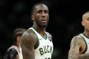 Taurean Prince de los Bucks regresa a la acción después de una rápida recuperación de una cirugía de cuello