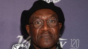 Delroy Lindo se dirige al evento BAFTA Slur en los NAACP Image Awards