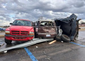 Una devastadora tormenta supercélula arrasó Michigan, generando tornados y dañando edificios