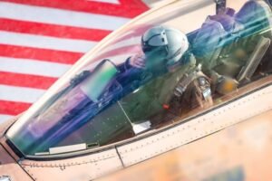 Las FDI bombardean aviones de combate iraníes momentos antes de que puedan despegar