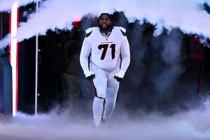 Según los informes, los Browns adquirieron a Titus Howard en un intercambio con los Texans, firmándolo con una extensión de tres años y $63 millones.