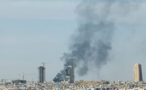 Exclusiva-Arabia Saudita le ha dicho a Irán que no lo ataque, advirtiendo sobre posibles represalias, dicen fuentes