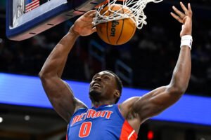 Duren anotó 36 y Cunningham se fue temprano con espasmos en la espalda cuando los Pistons vencieron a los Wizards 130-117.