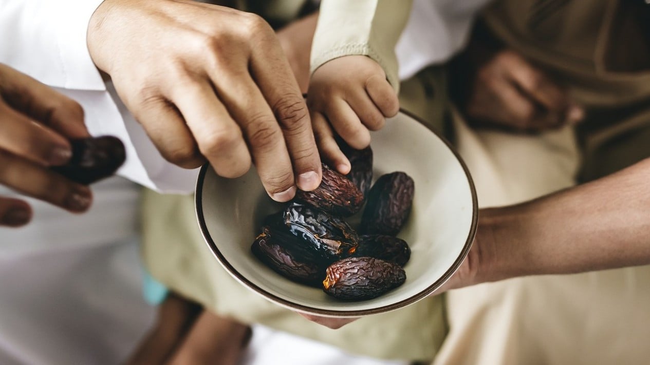 5dad719eeffee-10-manfaat-kurma-muda-untuk-kesehatan-tubuh-manusia_1265_711.jpg