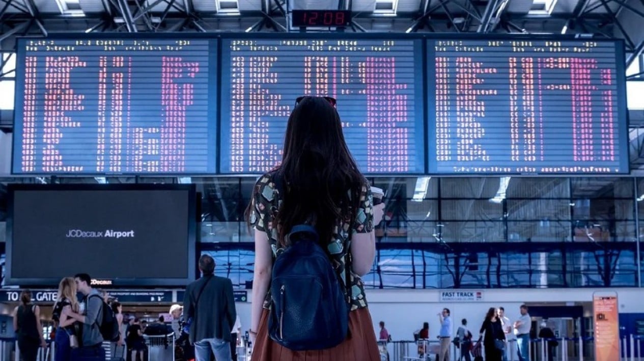 61d25fe5c9467-ilustrasi-bandara_1265_711.jpg