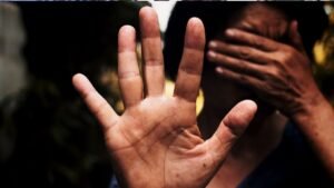 Animada por ‘Sponge Cake’, la niña Karawang fue golpeada por sus amigos hasta quedar negra