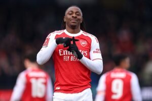 El Arsenal se vio obligado a recurrir a los grandes para vencer al enérgico Mansfield en la eliminatoria de la Copa FA.