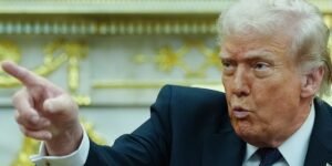 La falsa afirmación de Trump sobre su padre conduce a nuevos llamados a la ‘Enmienda 25’