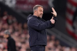 El técnico del Barcelona, Hansi Flick, elogió a Pedri tras la victoria en San Mamés: “Hace que todos sean mejores”