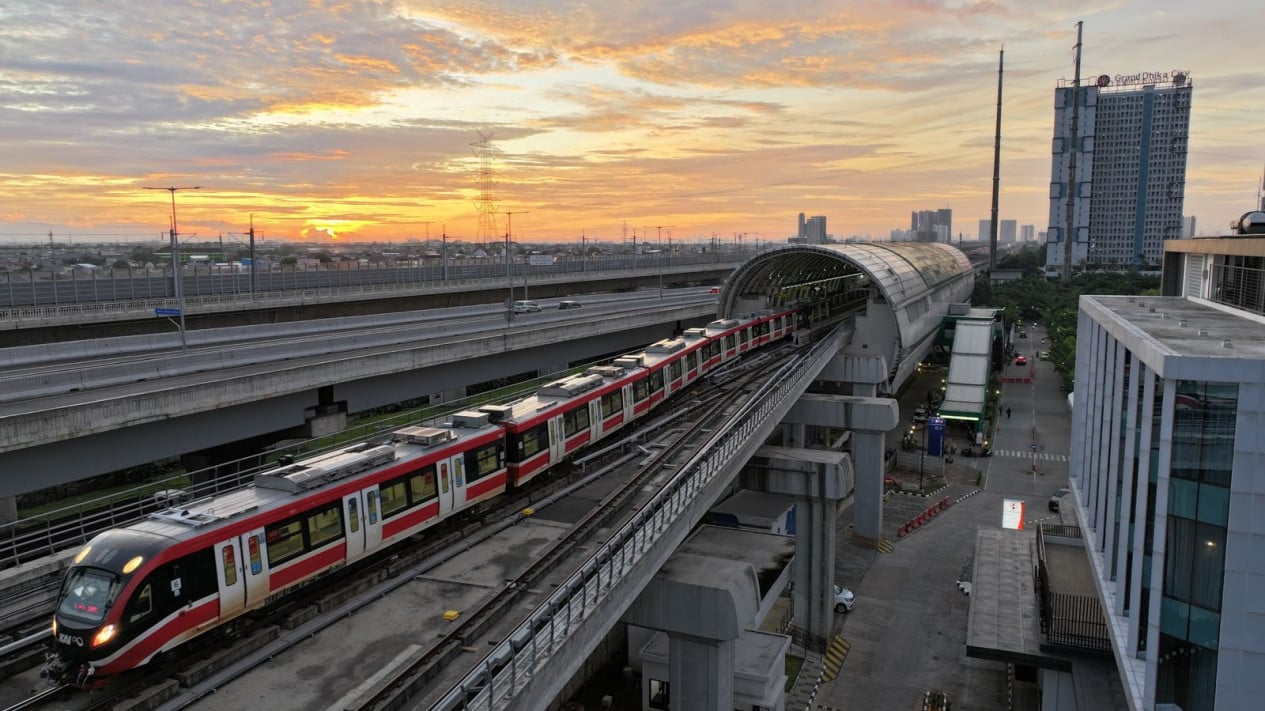 68607af0bbcf7-mulai-1-juli-2025-lrt-jabodebek-tambah-jumlah-perjalanan-di-hari-kerja_1265_711.jpg