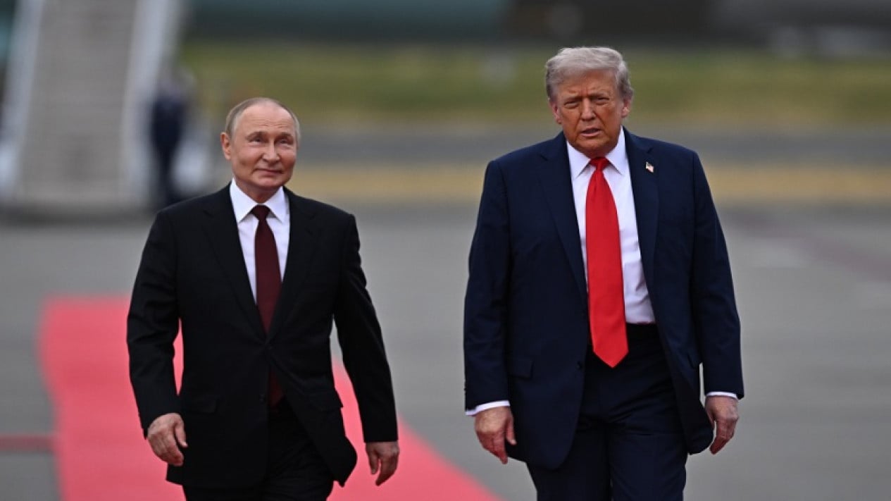 68f9fffd5c8c4-presiden-rusia-vladimir-putin-bersama-presiden-as-donald-trump-di-alaska_1265_711.jpg