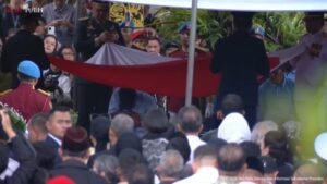 Pruebe el Sutrisno Dies, el Palacio instó a la gente a ondear banderas a media asta durante 3 días