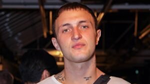 Anwar Hadid presenta una orden de restricción y afirma que una mujer irrumpió en el dormitorio mientras él dormía