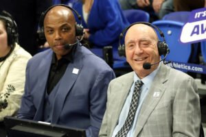 Dick Vitale y Charles Barkley convocan juntos su primer partido del torneo de la NCAA