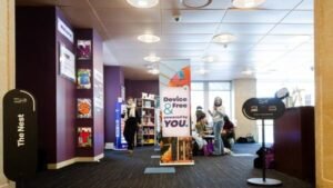 NYU lanza espacios sin dispositivos para estudiantes