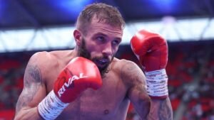 Cacace mantiene la fe en el duelo de Dickens