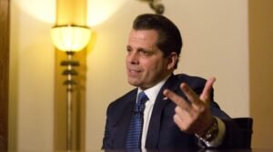 Scaramucci: Los precios del gas podrían bajar unas semanas después de que finalice el bombardeo en Irán
