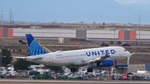 CEO de United: es probable que los billetes de avión aumenten a medida que los precios del combustible de aviones aumenten