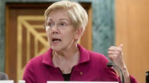 Warren cuestiona Amazon sobre precios, contratos para escuelas y gobiernos locales