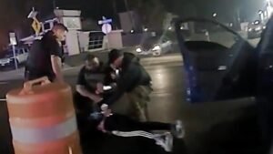 Imágenes de video arrojan dudas sobre las afirmaciones del DHS sobre un tiroteo fatal en el que estuvo involucrado un agente en 2025