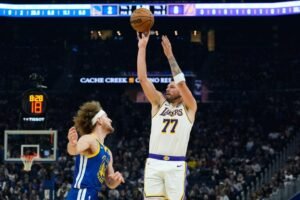 Los Lakers toman el mando temprano, huyendo de los Warriors