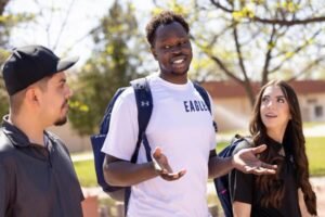 Informe insta a California a mejorar el acceso a la universidad