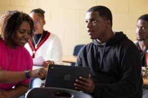 La unidad de Cornell desarrolla el pensamiento crítico en la era de la inteligencia artificial