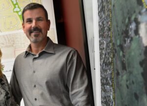 Un constructor de viviendas acusado dice que 5.000 dólares en una taza de café no son un soborno