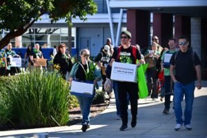 Los profesores de escuela están en huelga por propuestas de recortes y despidos