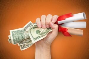 Los votantes en general apoyan limitar el endeudamiento de las escuelas de posgrado