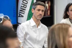 Los votantes deberían rechazar las huellas de Mahan y sus obras inacabadas