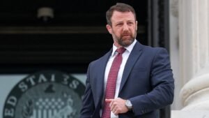 ‘Va a ser práctico’: el senador Markwayne Mullin habla después de ser nombrado sucesor de Noem en el DHS