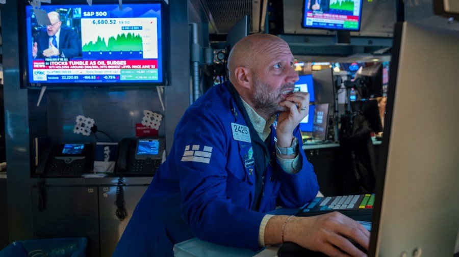 NYSE_stock_market_New-York-tock-Exchange_03092026_GettyImages-2265587265-1.jpg