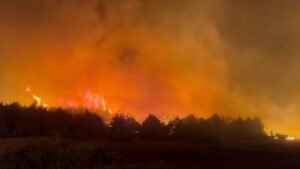 El incendio forestal más grande en la historia de Nebraska continúa ardiendo fuera de control