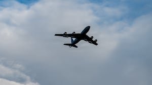 Tres aviadores de Ohio mueren en un accidente de reabastecimiento de combustible en Irak, dice el gobernador