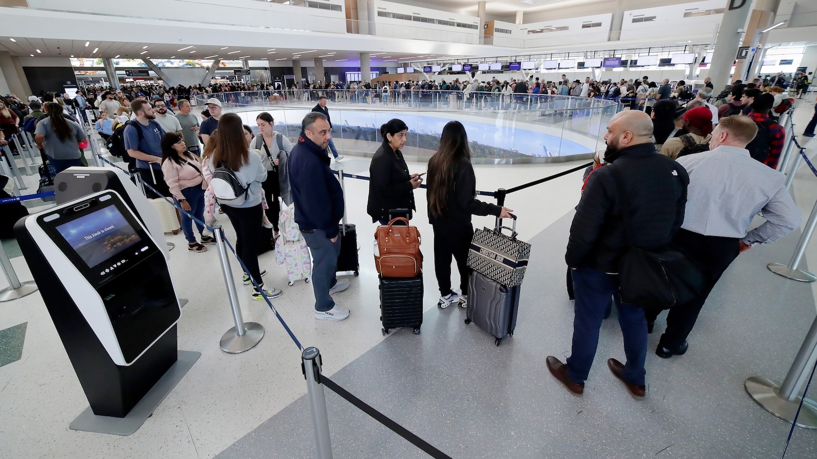 airport-line-01-ap-jt-260321_1774111553915_hpMain_16x9.jpg