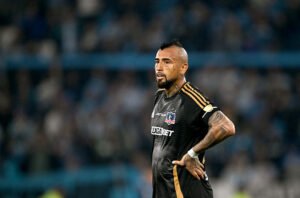 Colo Colo lidera la liga, La U luchará por salir del fondo