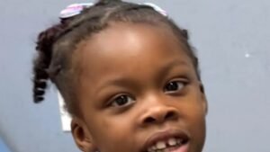 Niña de 7 años desaparecida fue encontrada muerta en una piscina después de salir de su casa en Texas horas antes