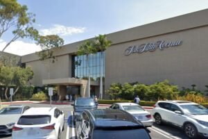 Saks Fifth Avenue y Neiman Marcus cierran varias tiendas en el sur de California