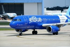 La FAA de EE. UU. otorga escala en tierra a todos los vuelos de JetBlue