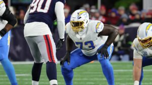 Informe: Los Chargers planean liberar a Mekhi Becton