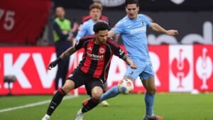 El Liverpool no persigue al central del Eintracht Frankfurt, Nnamdi Collins