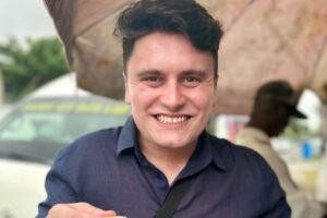 Estudiante de medicina de 23 años tuvo síntomas ignorados por los médicos 50 veces. Ahora tiene un cáncer cerebral incurable