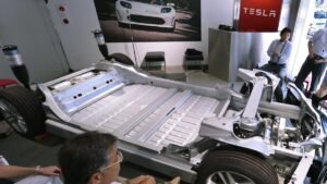 Investigadores desconcertados por el descubrimiento tras destrozar la batería de Tesla: “Nos sorprendió”
