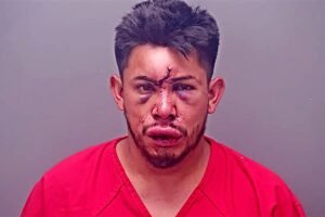 Niño de 13 años golpea a su padre para evitar que le pague a una supuesta mujer