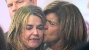 Savannah Guthrie le dice al personal de ‘TODAY’ que se apoya en la fe mientras continúa la búsqueda de mamá